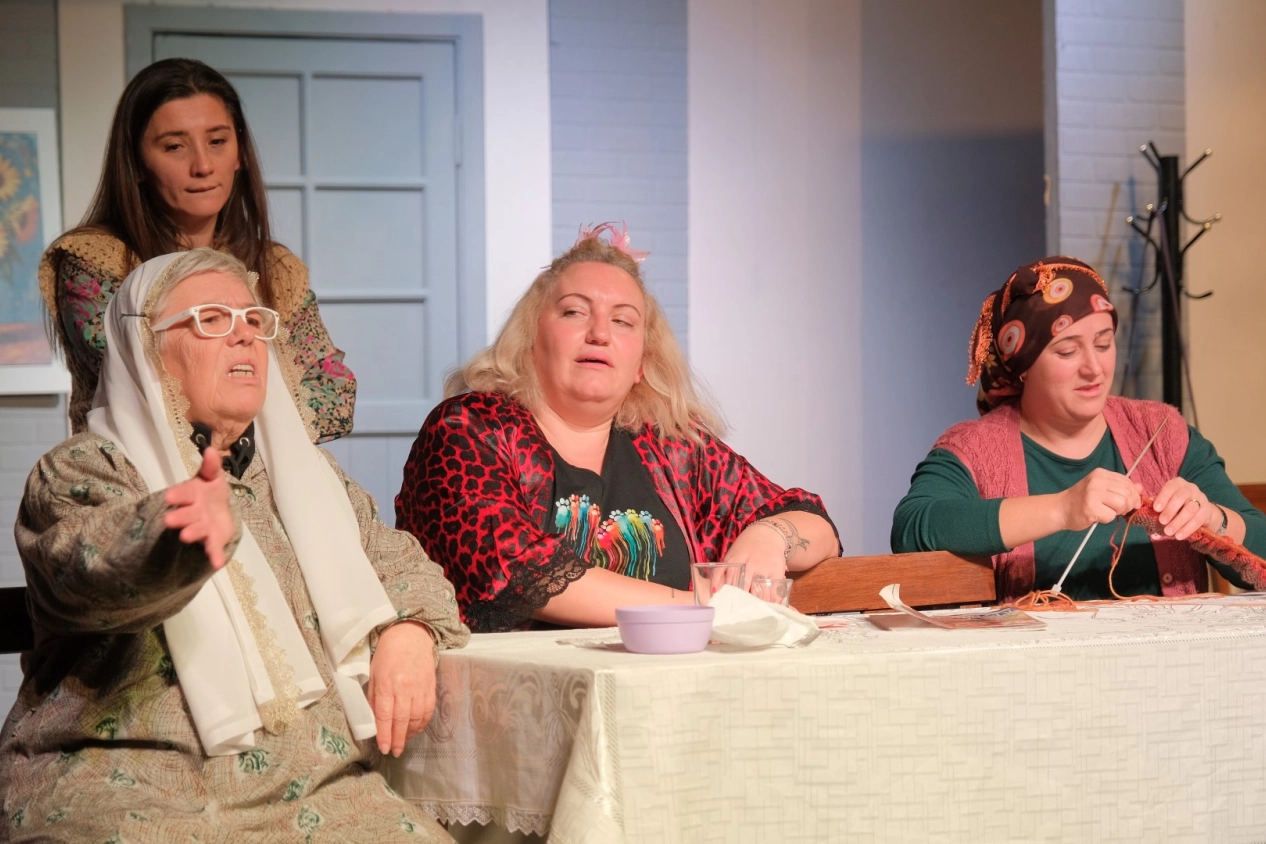 Bursa’da İnegöl Belediyesi Şehir Tiyatrosu’nun yeni oyunu “Kadın Sığınağı” Beşinci