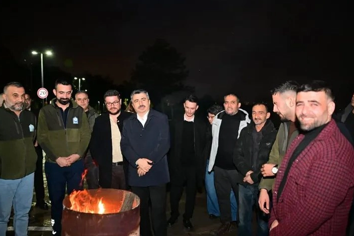 Yıldırım Belediye Başkanı Oktay Yılmaz, Veterinerlik İşleri Müdürlüğü ekipleriyle buluştu.