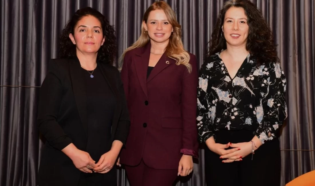 Bursa’da Osmangazi Belediyesi’nin düzenlediği ‘Medya Buluşmaları’ programında deneyimli gazeteciler Esra