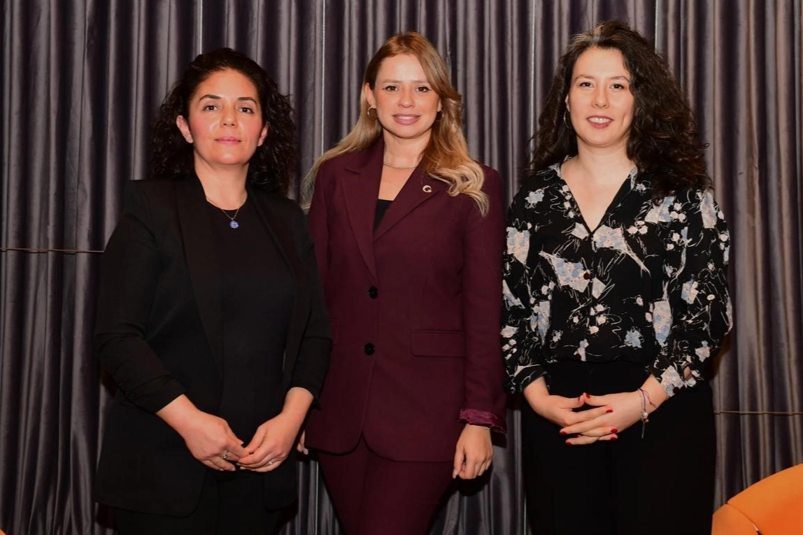 Bursa’da Osmangazi Belediyesi’nin düzenlediği ‘Medya Buluşmaları’ programında deneyimli gazeteciler Esra