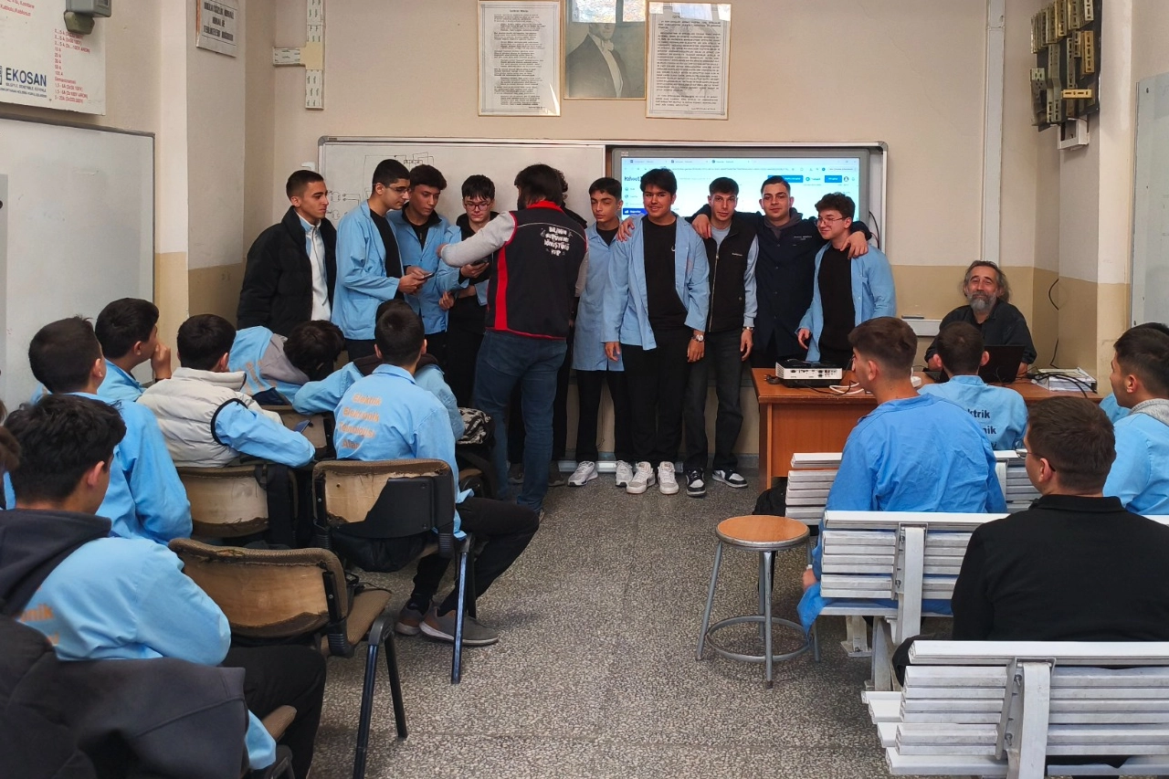 Bursa Büyükşehir Belediyesi’nin Marmara Belediyeler Birliği koordinasyonunda düzenlediği ‘E-Atıksız Zihinler