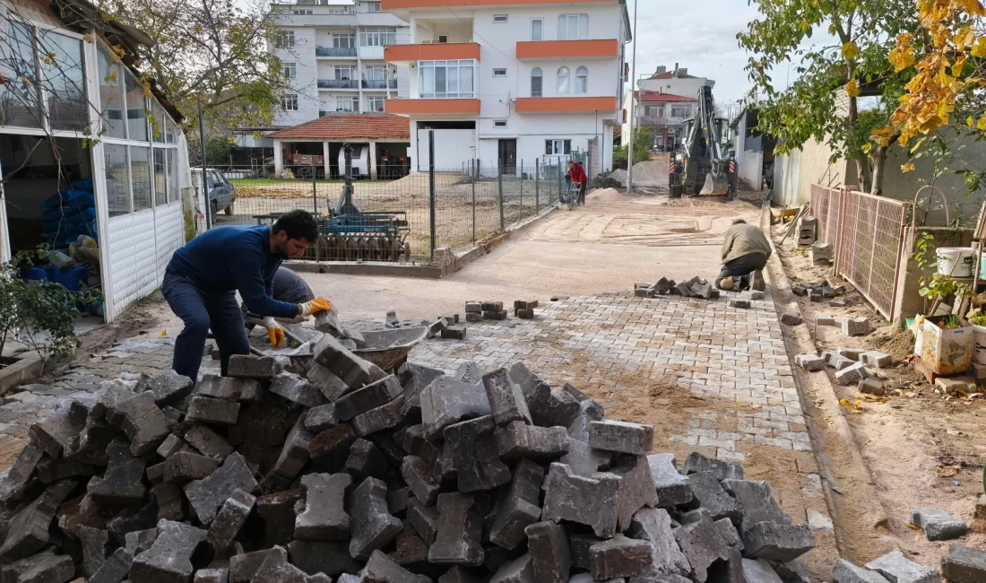 Edirne’de Süloğlu Belediyesi, ilçe genelinde başlattığı kilit parke taş döşeme