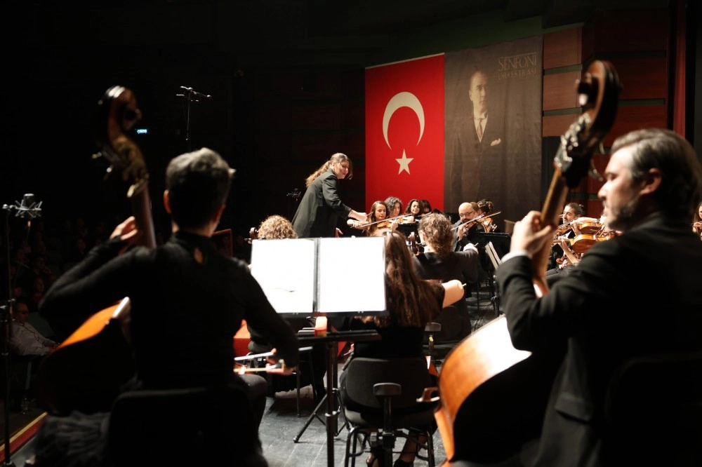 Eskişehir Büyükşehir Belediyesi Senfoni Orkestrası bu hafta orkestra şefi Ceyda
