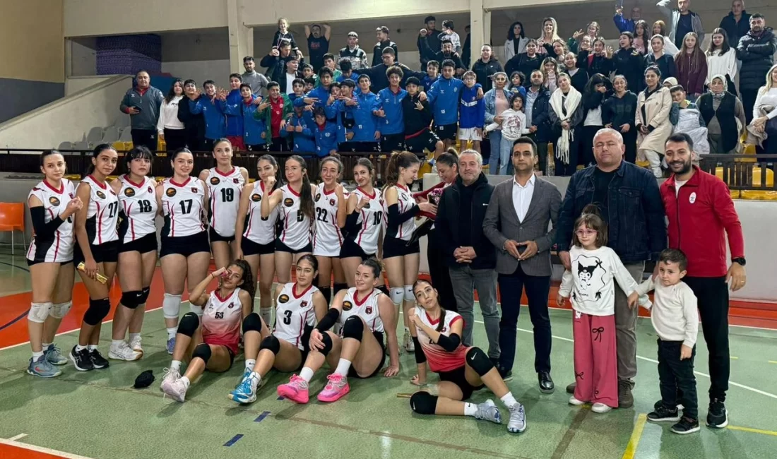 Çiğli Belediyesi Spor Kulübü’nün altyapı voleybol takımları liglerde rüzgar gibi