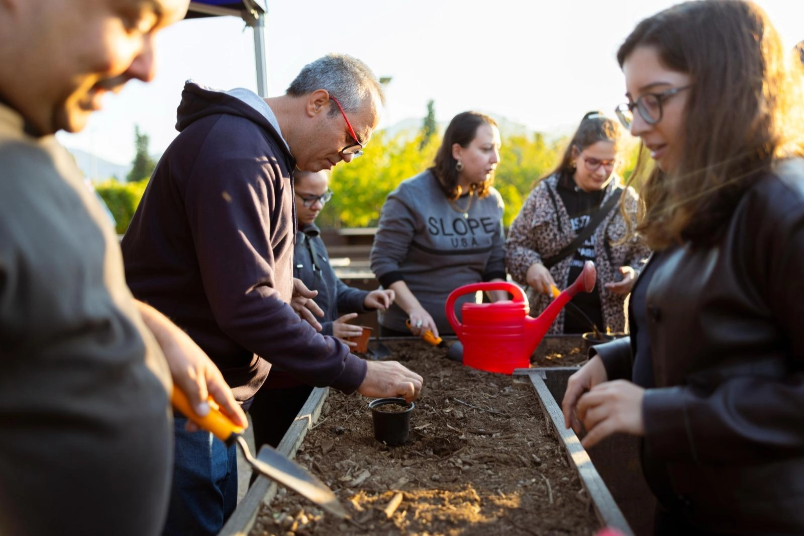 İzmir Büyükşehir Belediyesi’nin “Parkta Etkinlik Var” projesi kapsamında düzenlediği “Tohumdan