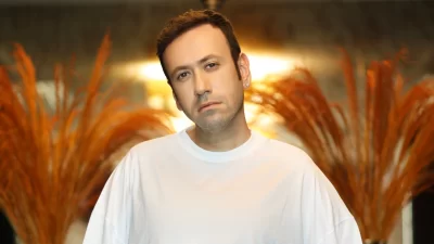 Türk Pop Müziği’nde arka arkaya çıkardığı hit şarkılarla adından sıkça