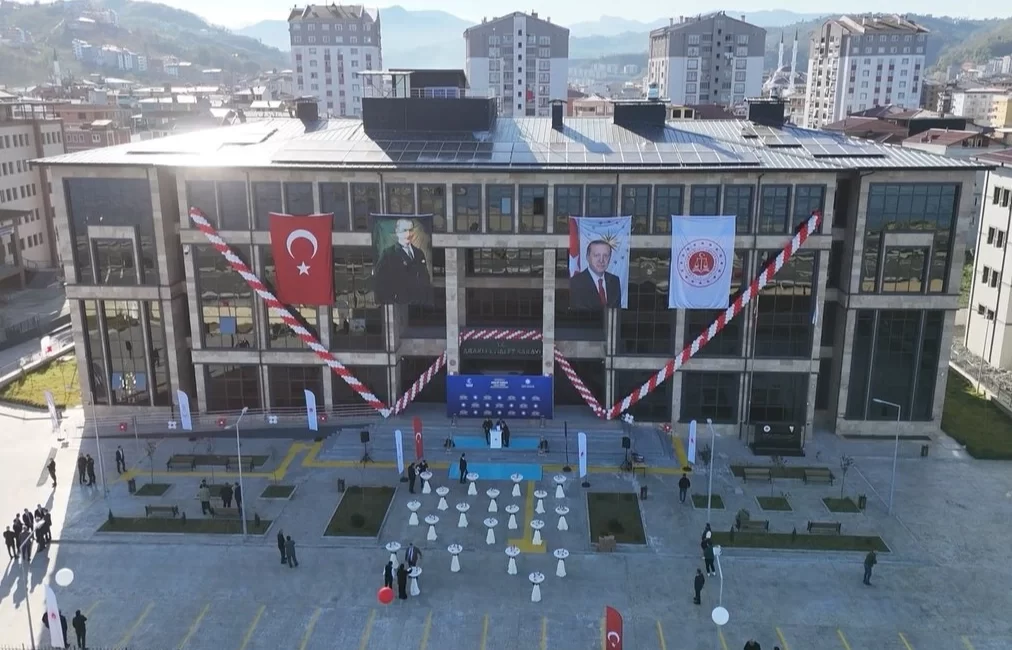 Adalet Bakanı Yılmaz Tunç, Araklı Adalet Binası’nın açılışını gerçekleştirdi, yatırımın