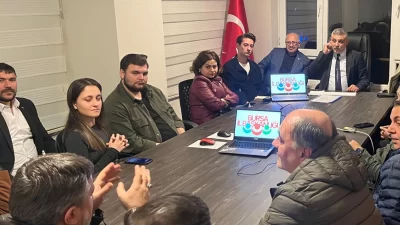 Türkiye İttifak Partisi Bursa İl Başkanı Fatih Düzenli, parti üyeleri