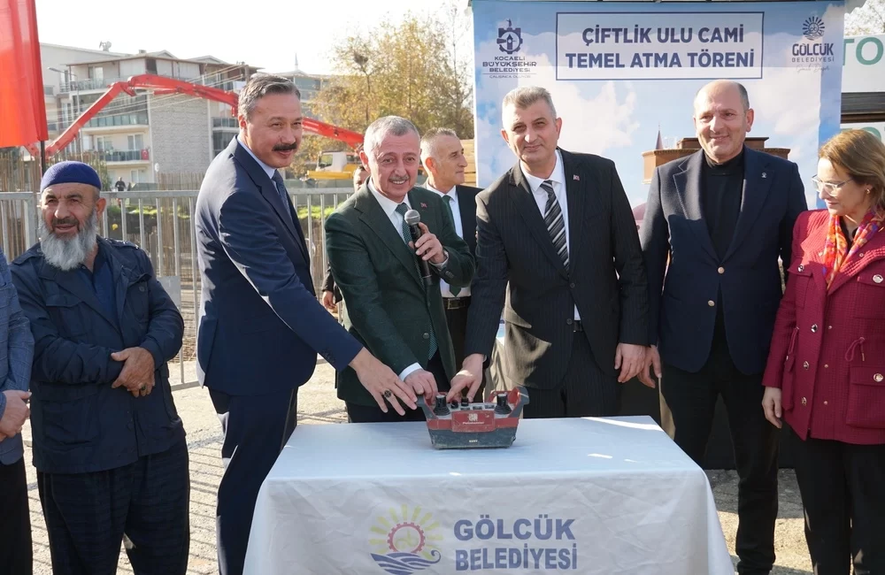 Kocaeli Gölcük’te bulunan ve depreme dayanıksız olduğu için yıkım kararı