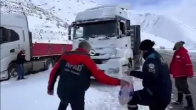 Meteorolojik uyarı verilen illerde karla mücadele ve hazırlık çalışmaları aralıksız