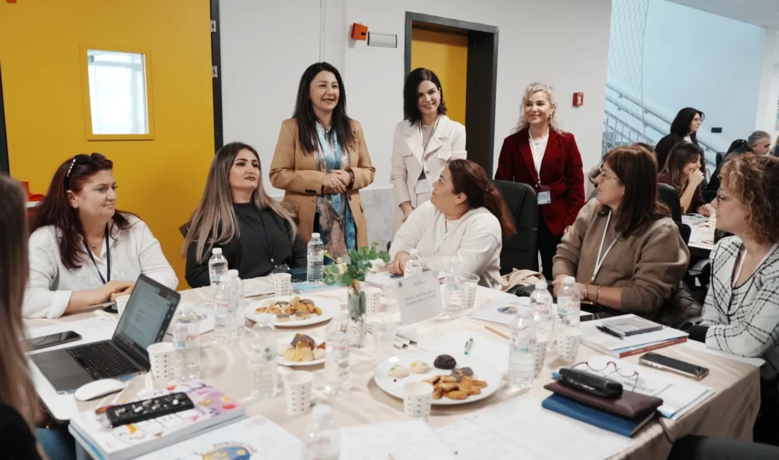 İzmir İl Millî Eğitim Müdürlüğü koordinasyonunda düzenlenen Aile Çalıştayı, “Bir