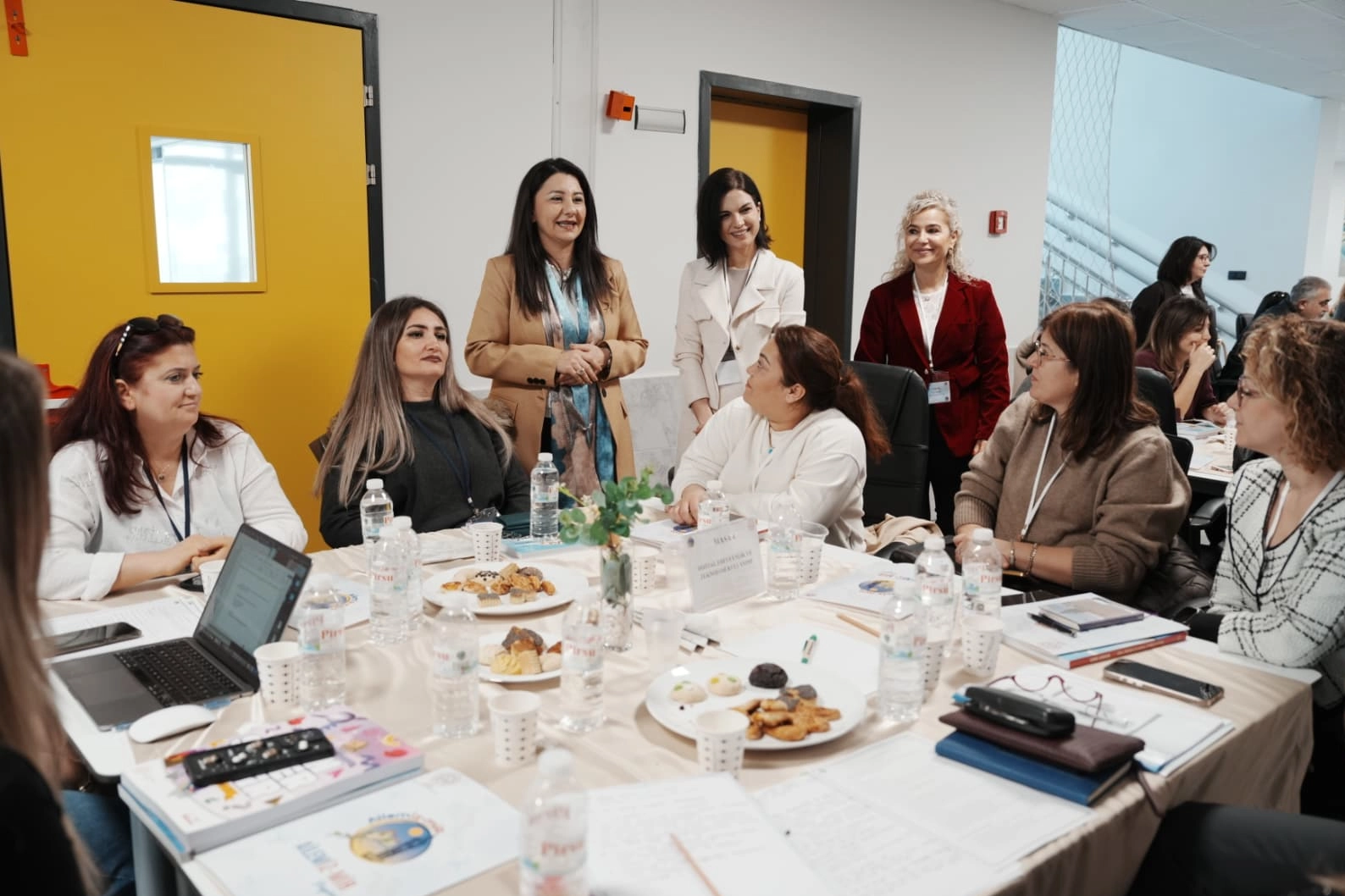 İzmir İl Millî Eğitim Müdürlüğü koordinasyonunda düzenlenen Aile Çalıştayı, “Bir