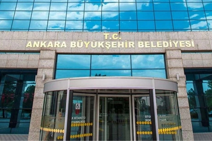 Ankara’da Demetevler Metro İstasyonu’nda bir köpeğe belediye görevlileri tarafından darp