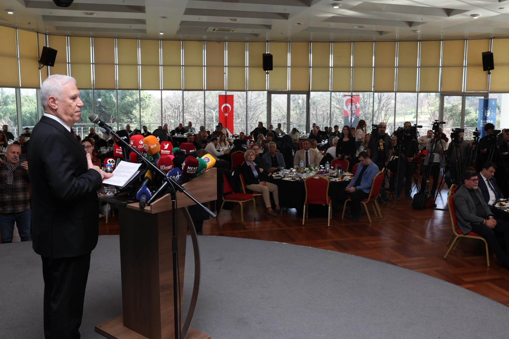 Bursa Büyükşehir Belediye Başkanı Mustafa Bozbey, 10 Ocak Çalışan Gazeteciler