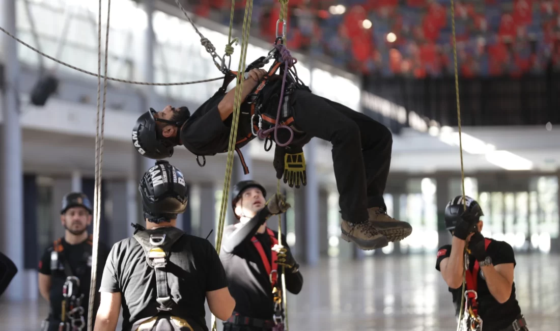 Bursa Büyükşehir Belediyesi bünyesinde personelin gönüllü katılımıyla kurulan Bursa Acil