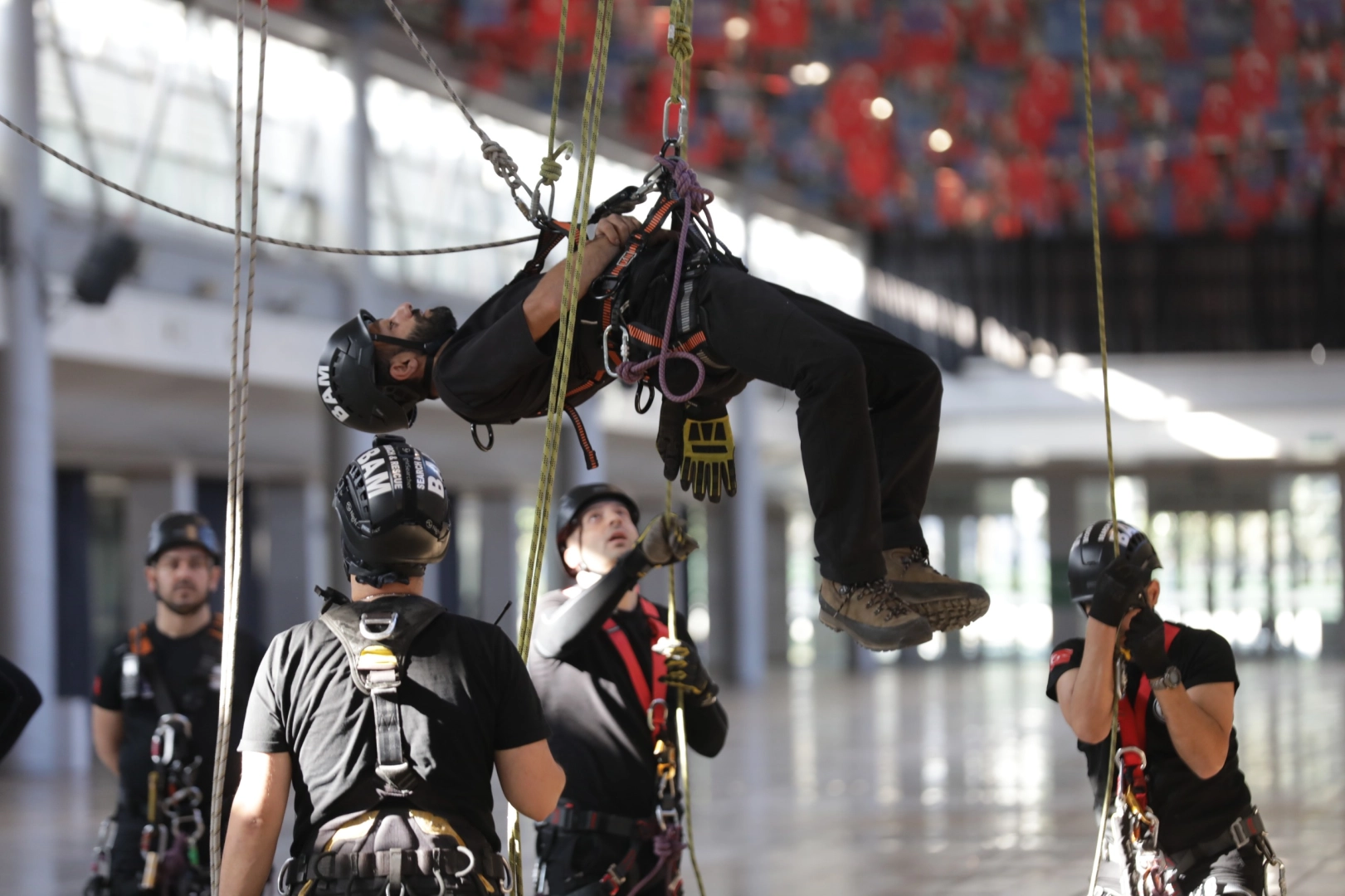 Bursa Büyükşehir Belediyesi bünyesinde personelin gönüllü katılımıyla kurulan Bursa Acil
