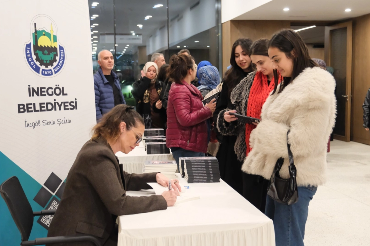 Bursa’da İnegöl Belediyesi, Otizmli Araştırmacı Yazar Espina Hande Ayas’ın konuşmacı