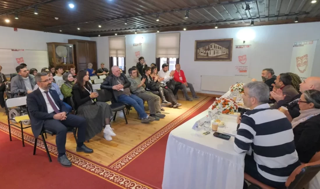 Bursa’da İnegöl Belediyesi tarafından “Sahnede Festival Var” sloganıyla düzenlenen tiyatro