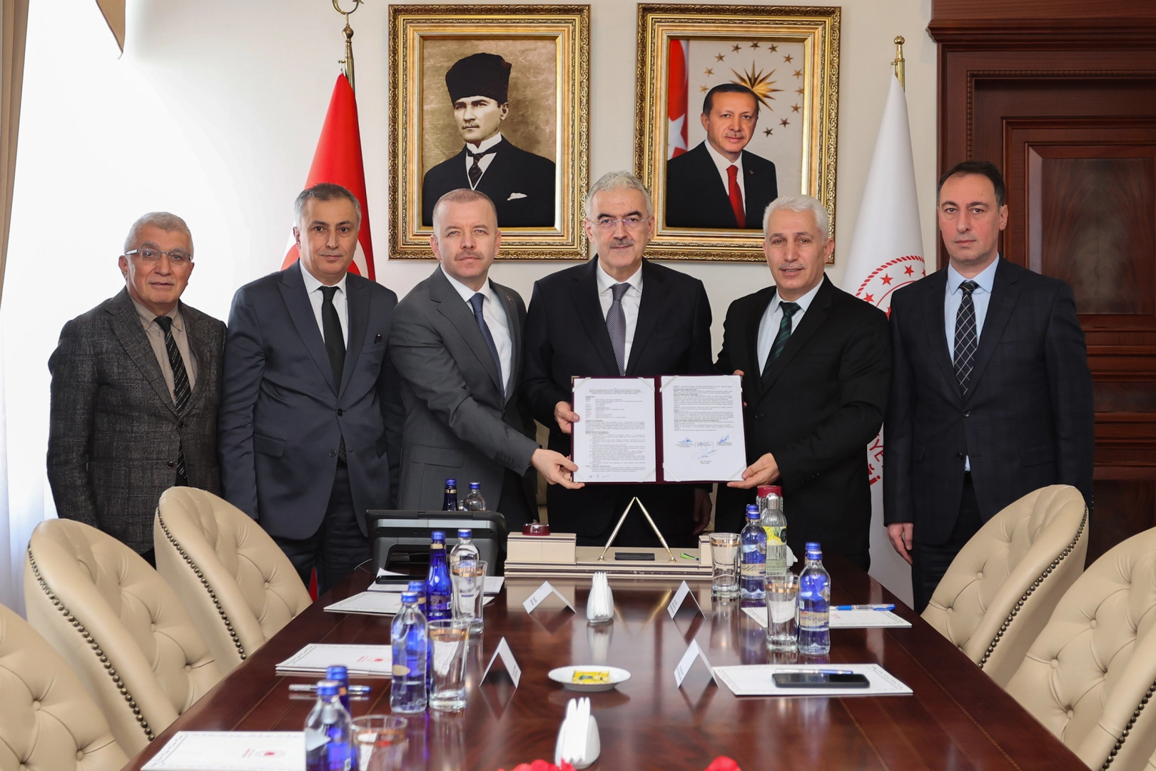 Bursa Valisi Erol Ayyıldız, Nilüfer ilçesi Akçalar Mahallesi’nde yapılacak 32