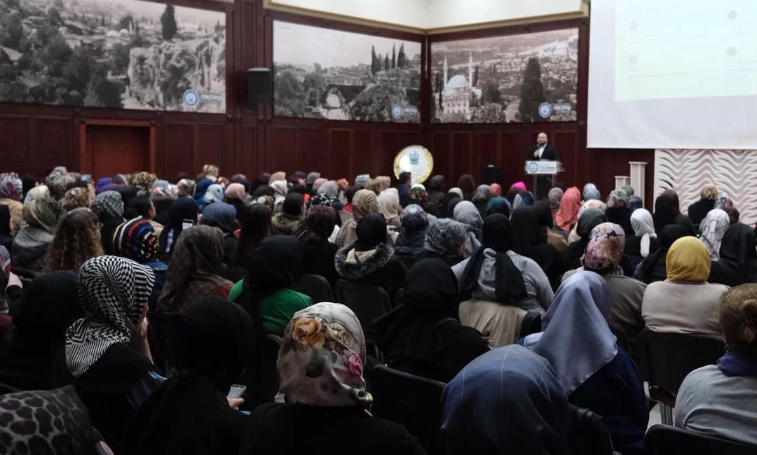 Bursa’da Yıldırım Belediyesi ve elemegi.com iş birliğinde YILMEK kursiyerleri, kadın