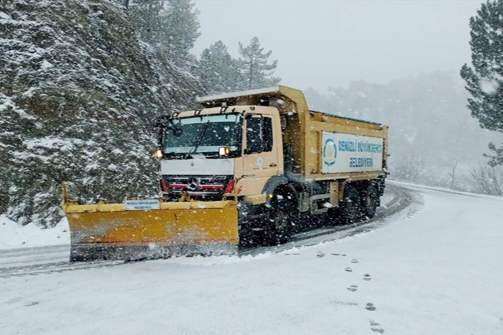 Kentin yüksek kesimlerinde etkili olan kar yağışının ardından Denizli Büyükşehir
