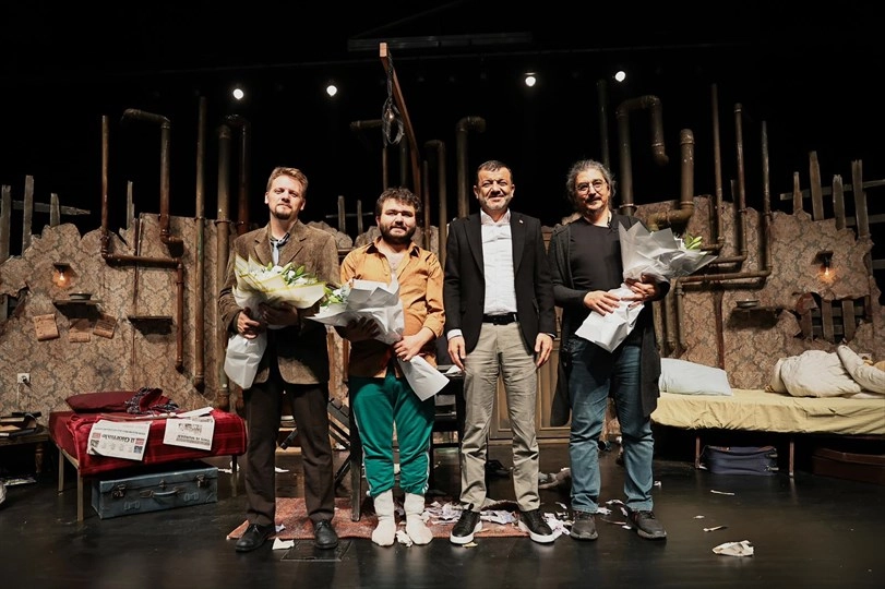 Denizli Büyükşehir Belediyesi Şehir Tiyatrosu tarafından sahnelenen “Sığıntılar” oyunu, 11.