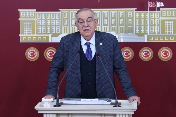 Demokrat Parti İzmir Milletvekili Haydar Altıntaş, emekli maaşlarına yapılan zamma