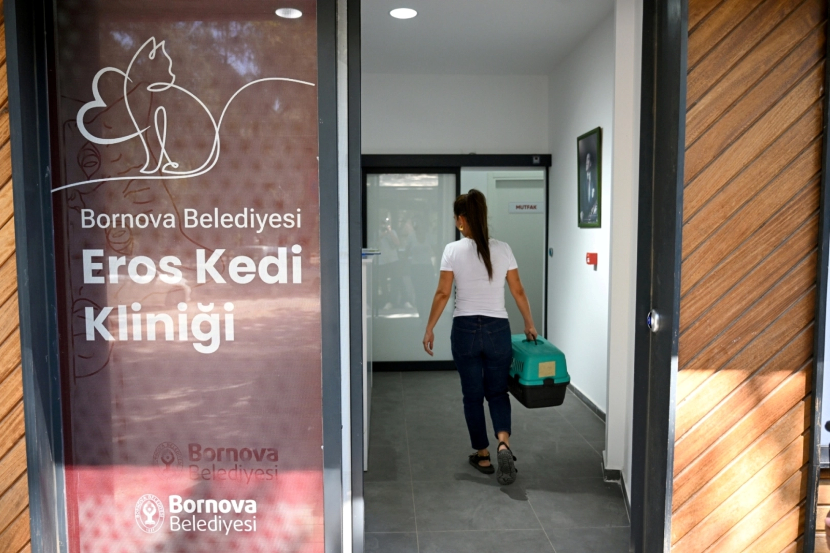 İzmir’de Bornova Belediyesi’nin Eros Kedi Kliniği, açıldığı dört ay içinde