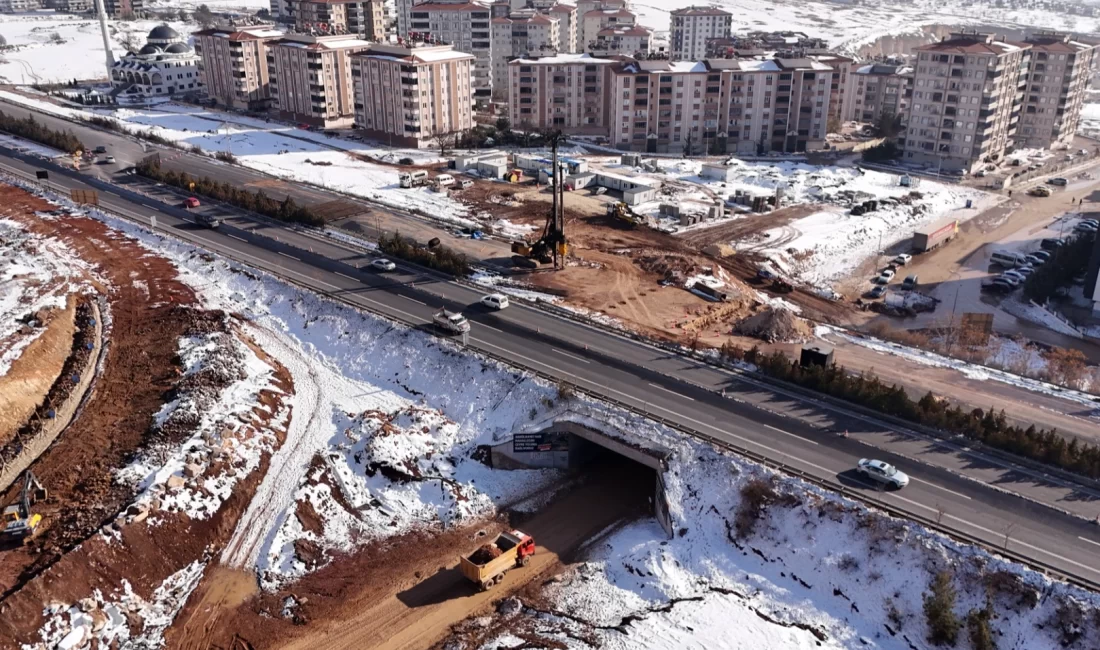 Gaziantep Büyükşehir Belediyesi tarafından yapımı sürdürülen Abdülhamit Han Köprülü Kavşağı’nda