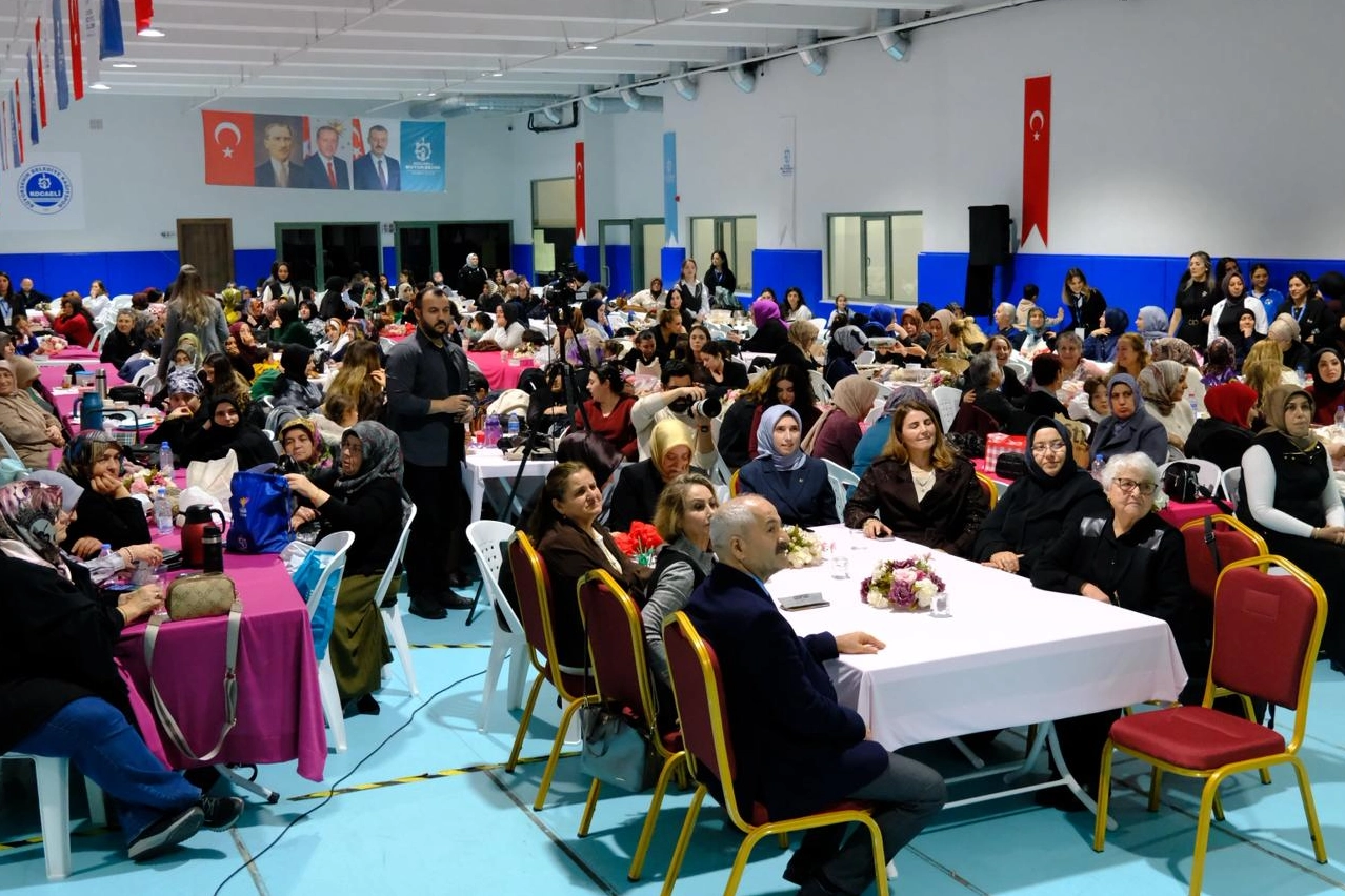 Kocaeli Büyükşehir Belediyesi’nin Anne Şehir projesi kapsamında düzenlenen etkinlikte Başkan