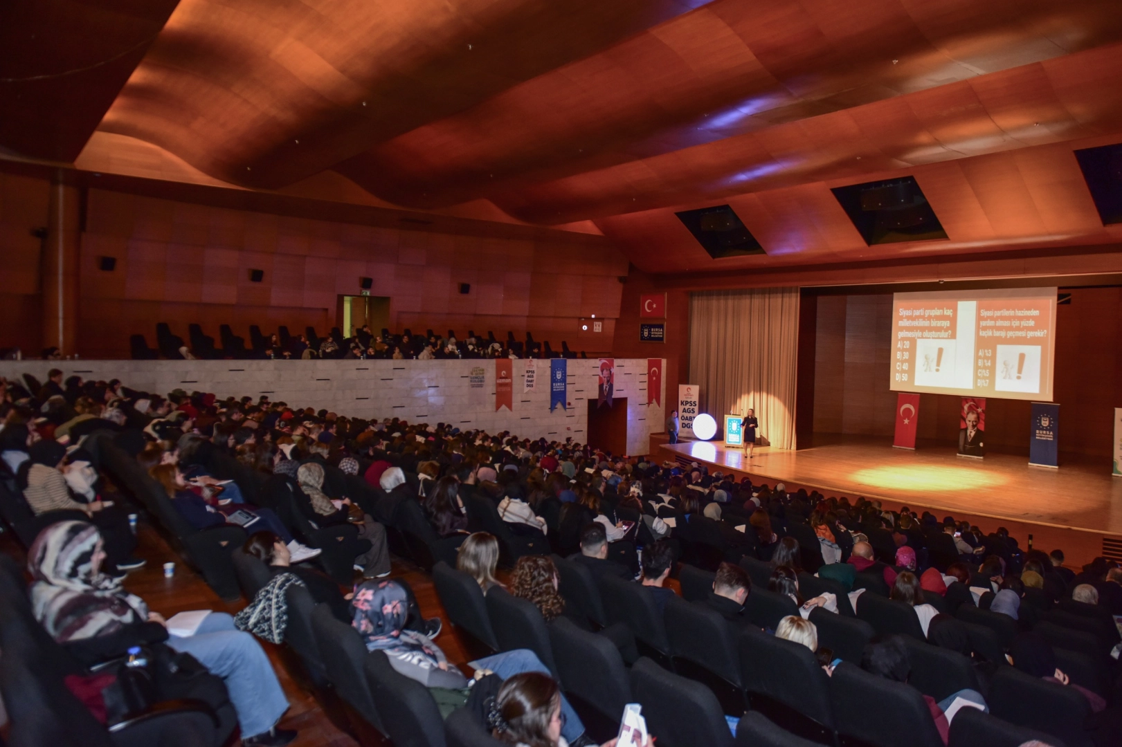 Bursa Büyükşehir Belediyesi, KPSS ve Akademik Giriş Sınavı’na (AGS) hazırlanan