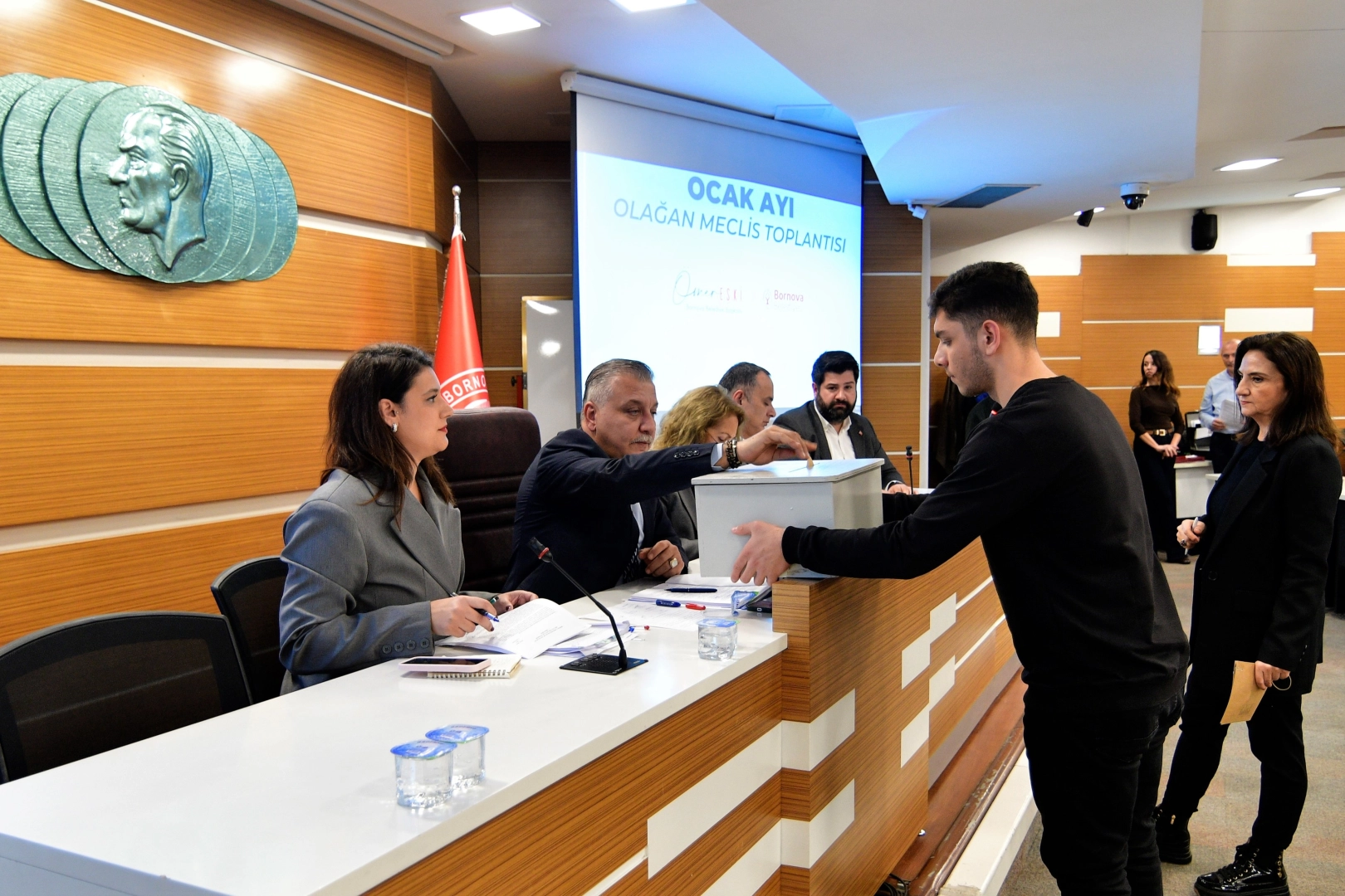 İzmir Bornova Belediyesi’nin 2026 yılı ilk meclis toplantısında, Ergene Mahallesi’ndeki