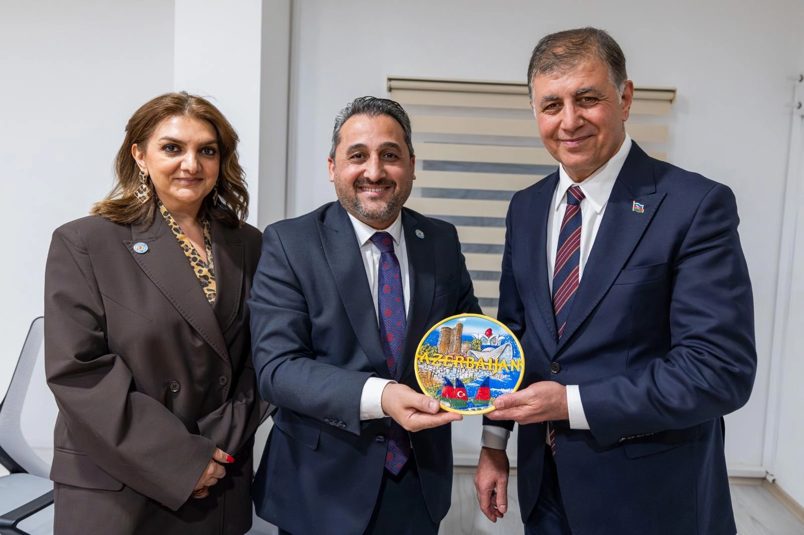 İzmir Büyükşehir Belediye Başkanı Dr. Cemil Tugay, Bakü–İzmir kardeş şehir