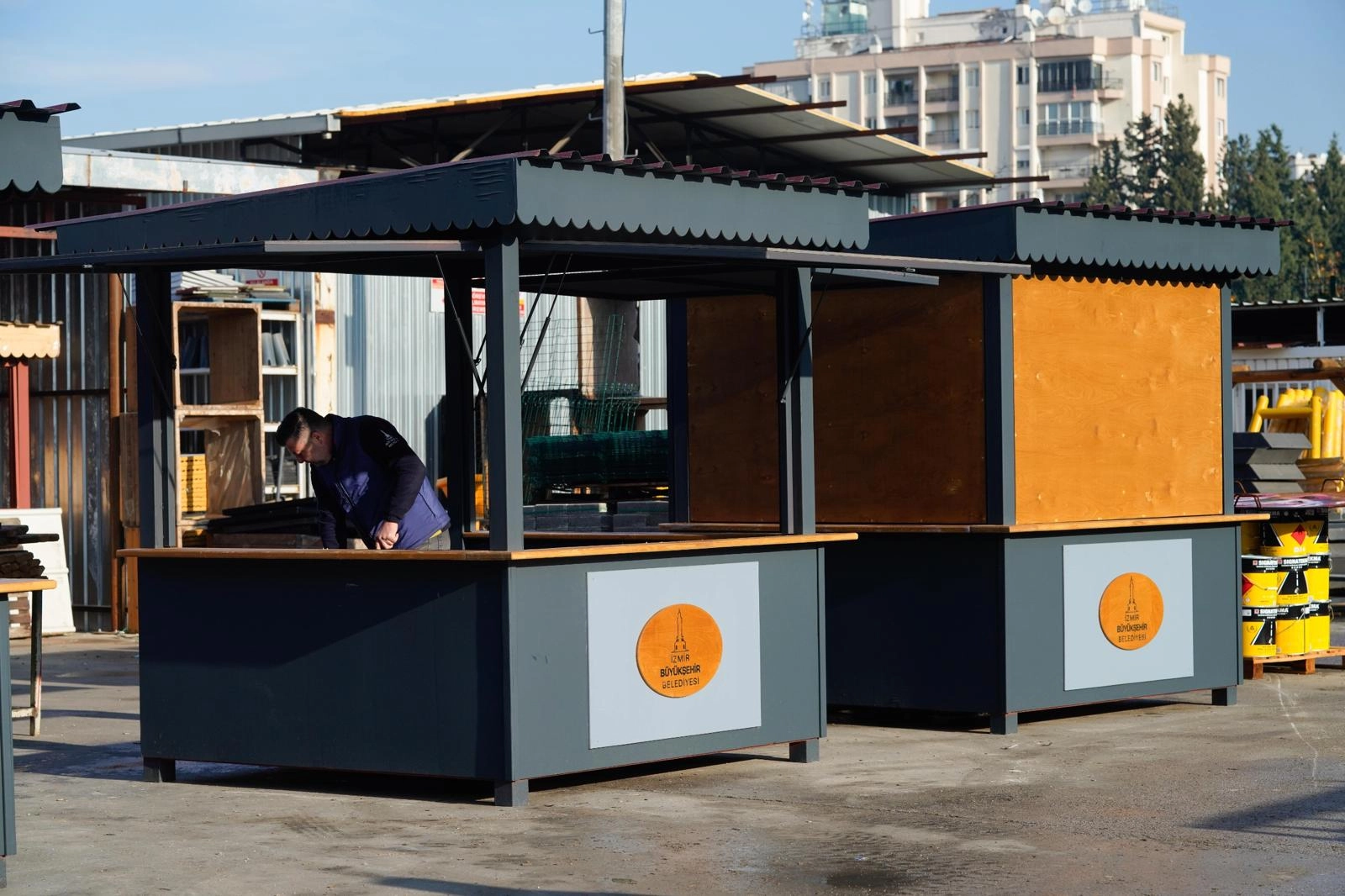 Karşıyakalıların sosyalleşme alanlarının başında gelen sahil bandındaki mısır ve kestane