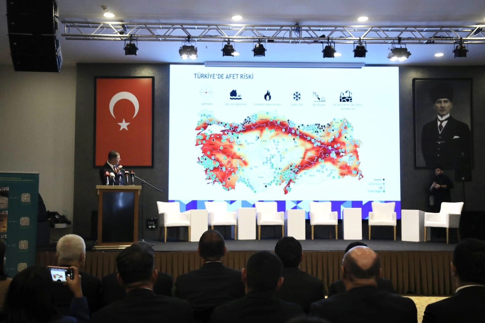 Ankara’da gerçekleştirilen Afetlere Dirençli Kentler ve Toplumlar Paneli’nde konuşan Sağlıklı