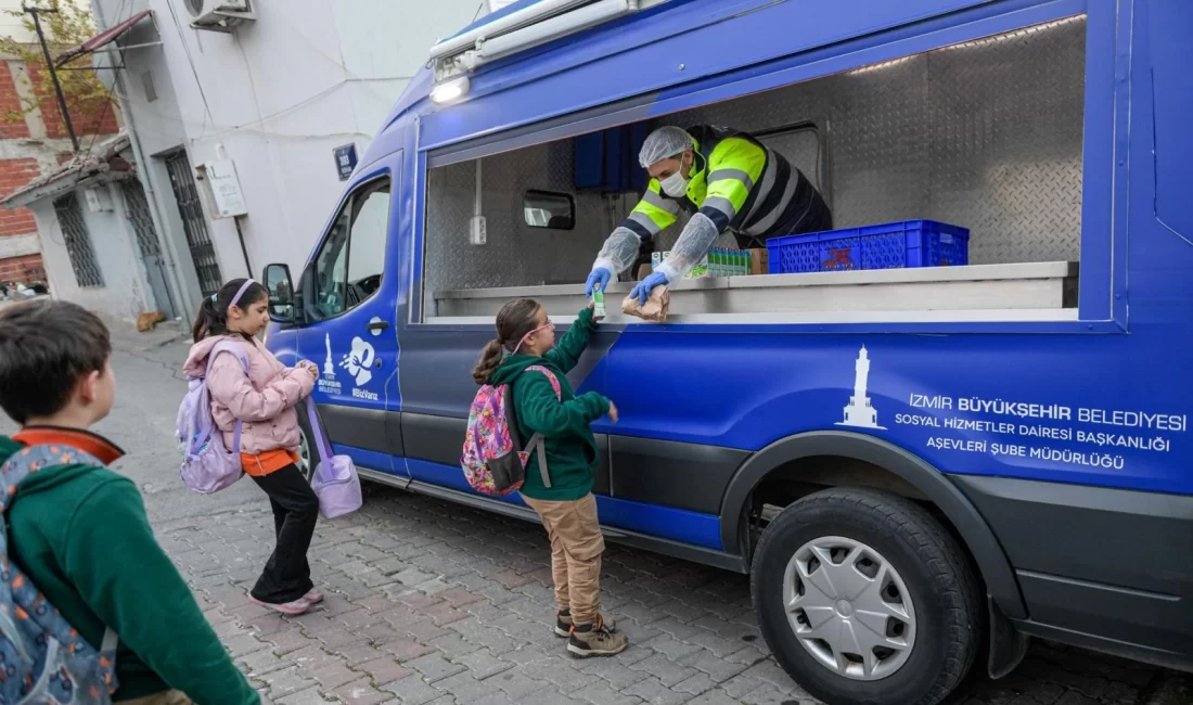 İzmir Büyükşehir Belediyesi, sosyal belediyecilik anlayışıyla çocukların güne sağlıklı başlamasını
