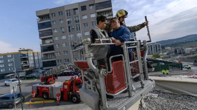 İzmir Büyükşehir Belediyesi, Karabağlar’daki Yurdoğlu Engelli Hizmet Merkezi’nde engelli bireylerin