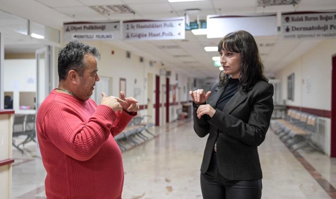 İzmirli Nuran Şerife Kültem, sağır olduğu için hastanede doktorlarla iletişim