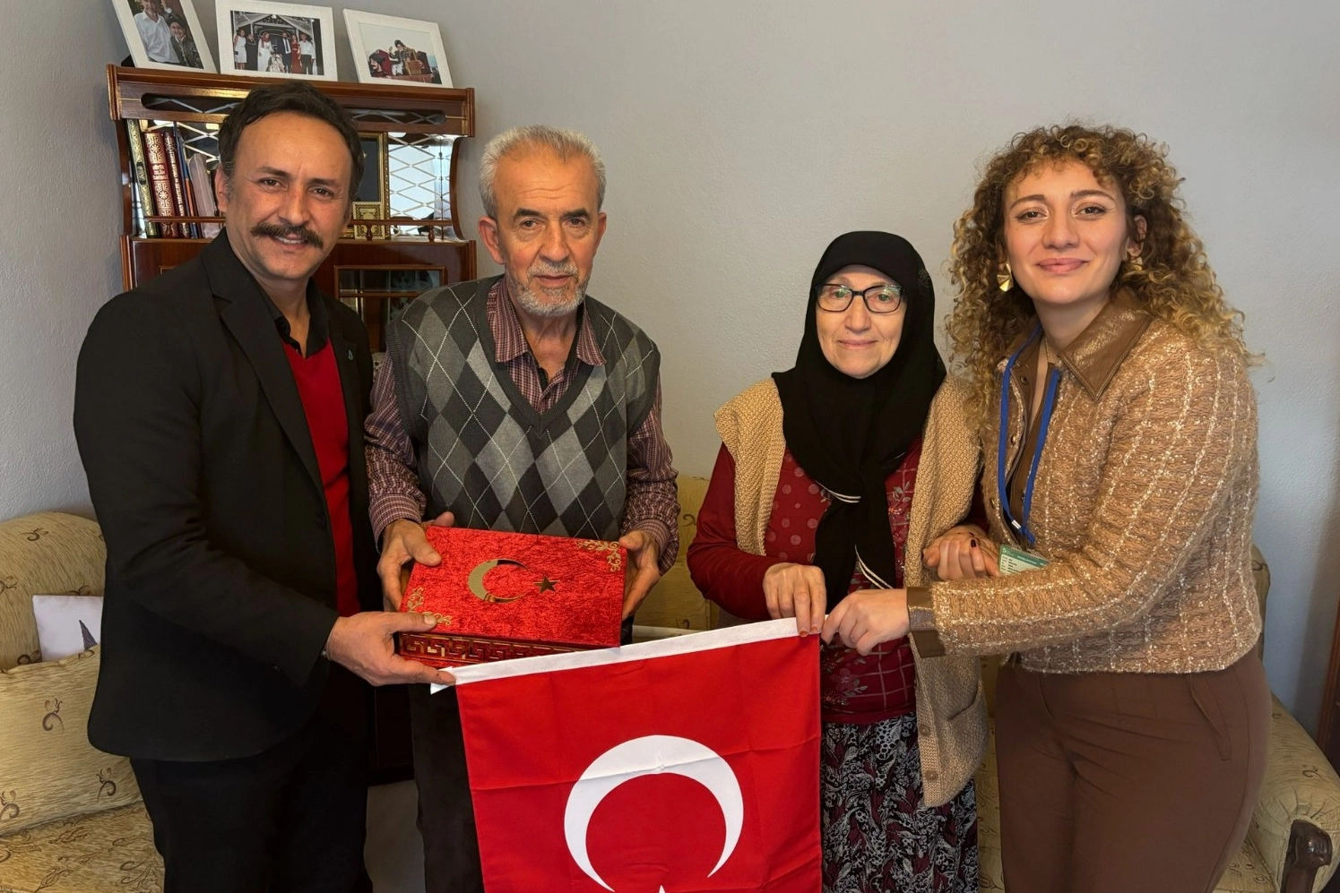 İzmit Belediyesi, Gebze’de ikamet eden Kıbrıs Gazileri’ni ziyaret ederek milli