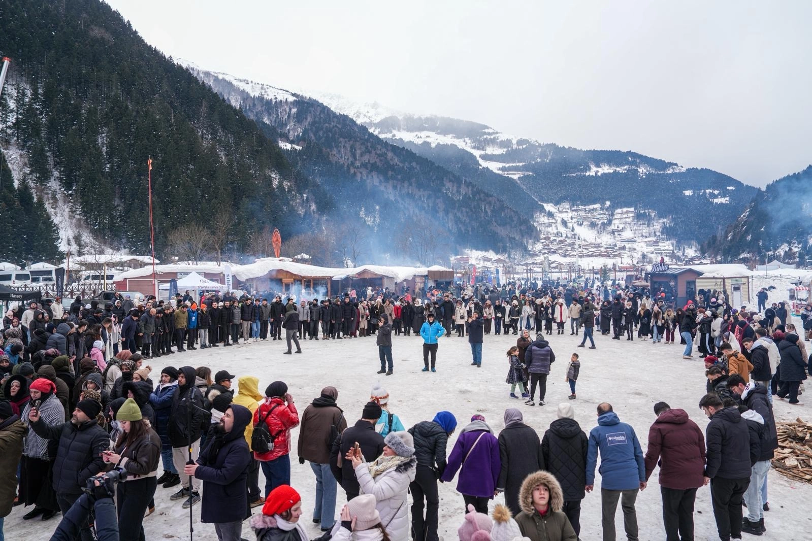 Trabzon Büyükşehir Belediyesi’nin organizatörlüğünde düzenlenen Uzungöl Kış Festivali, çok sayıda