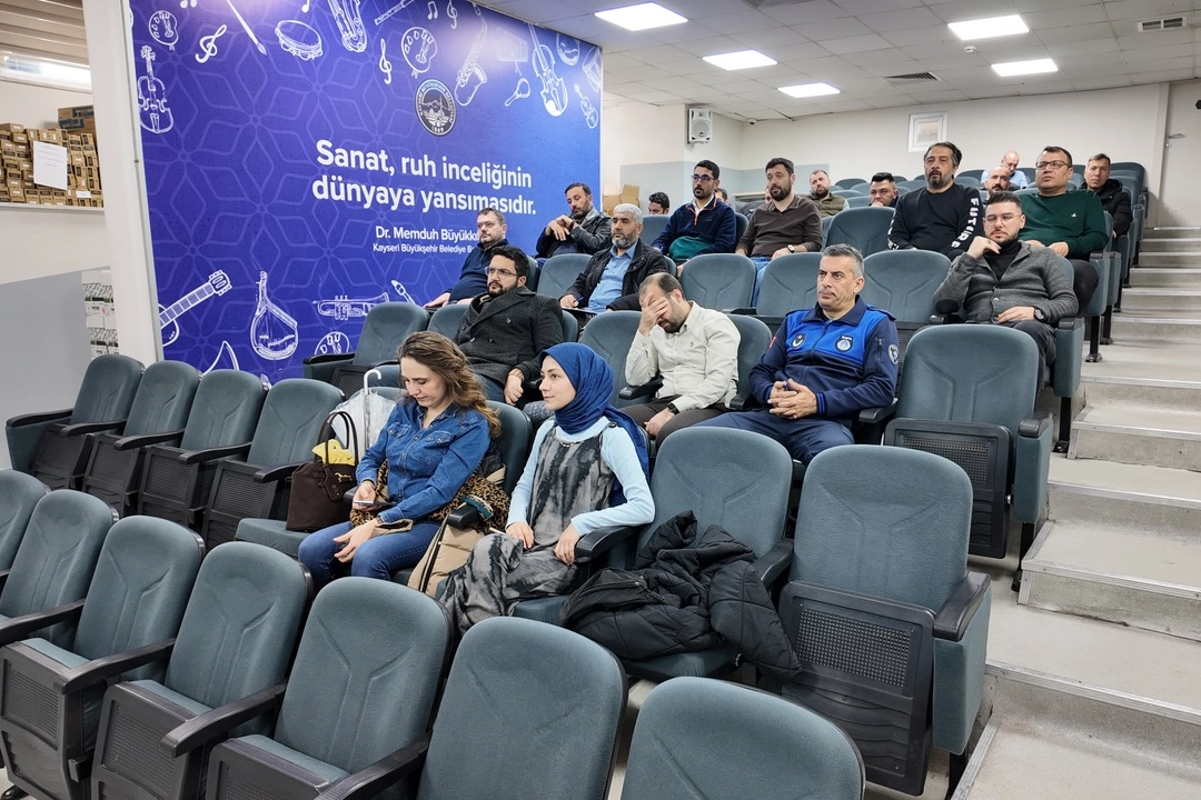 Kayseri Büyükşehir Belediyesi tarafından, Büyükşehir Meclis Salonu’nda ve Merkez Kütüphanesi’nde