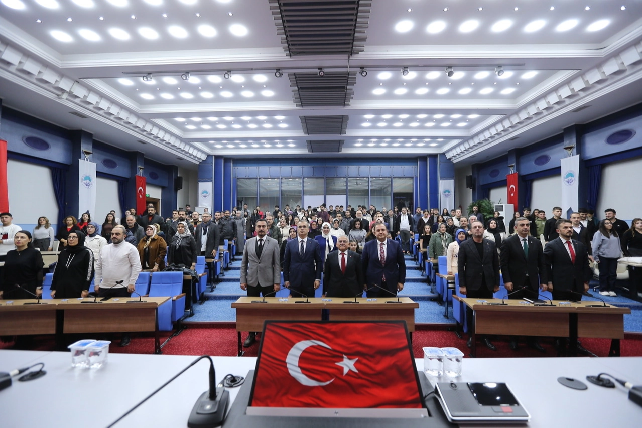 Kayseri Büyükşehir Belediyesi tarafından düzenlenen Faruk Nafiz Çamlıbel şiirleri şiir