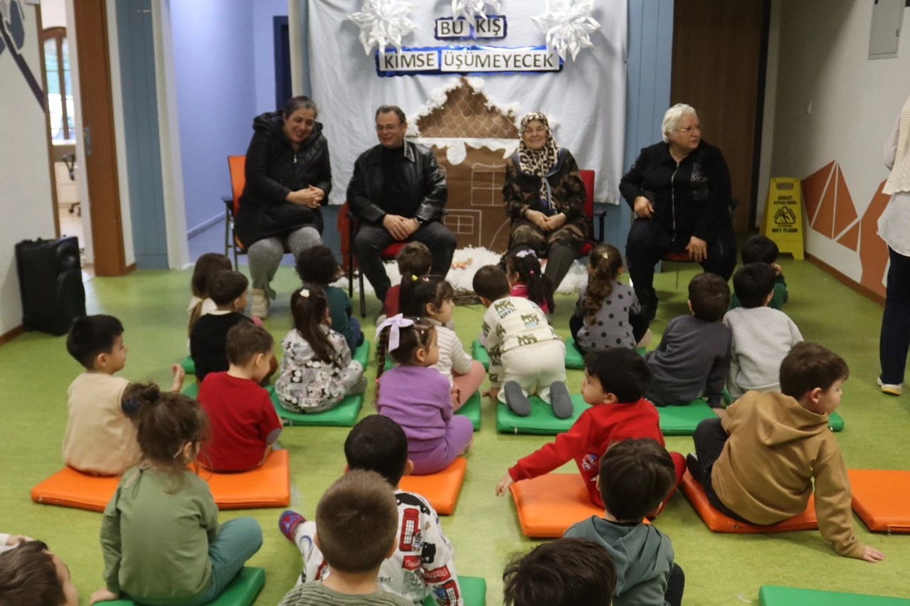 İzmit Belediyesinin Kuşak Buluşması programında Çınar Çocuk Evleri’nin minikleri ile