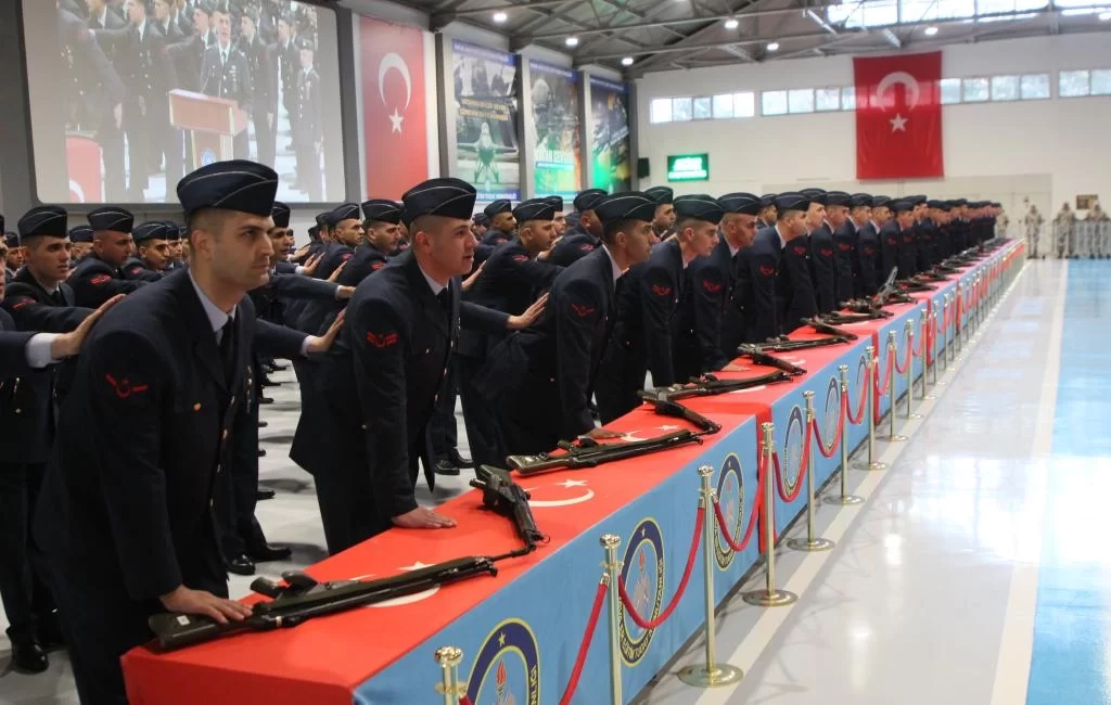 Kütahya Hava Er Eğitim Tugay Komutanlığı’nda düzenlenen törenle 50’nci Dönem