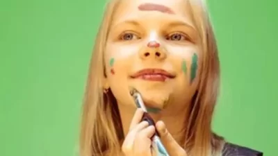 Uzman Klinik Psikolog Meryem Karayaşar Ertan, küçük yaşlarda makyaj kullanımına