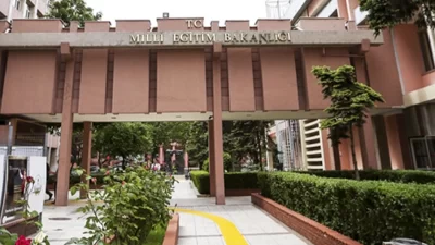 Milli Eğitim Bakanlığı (MEB) Dezenformasyonla Mücadele Merkezi, bazı ulusal gazeteler,