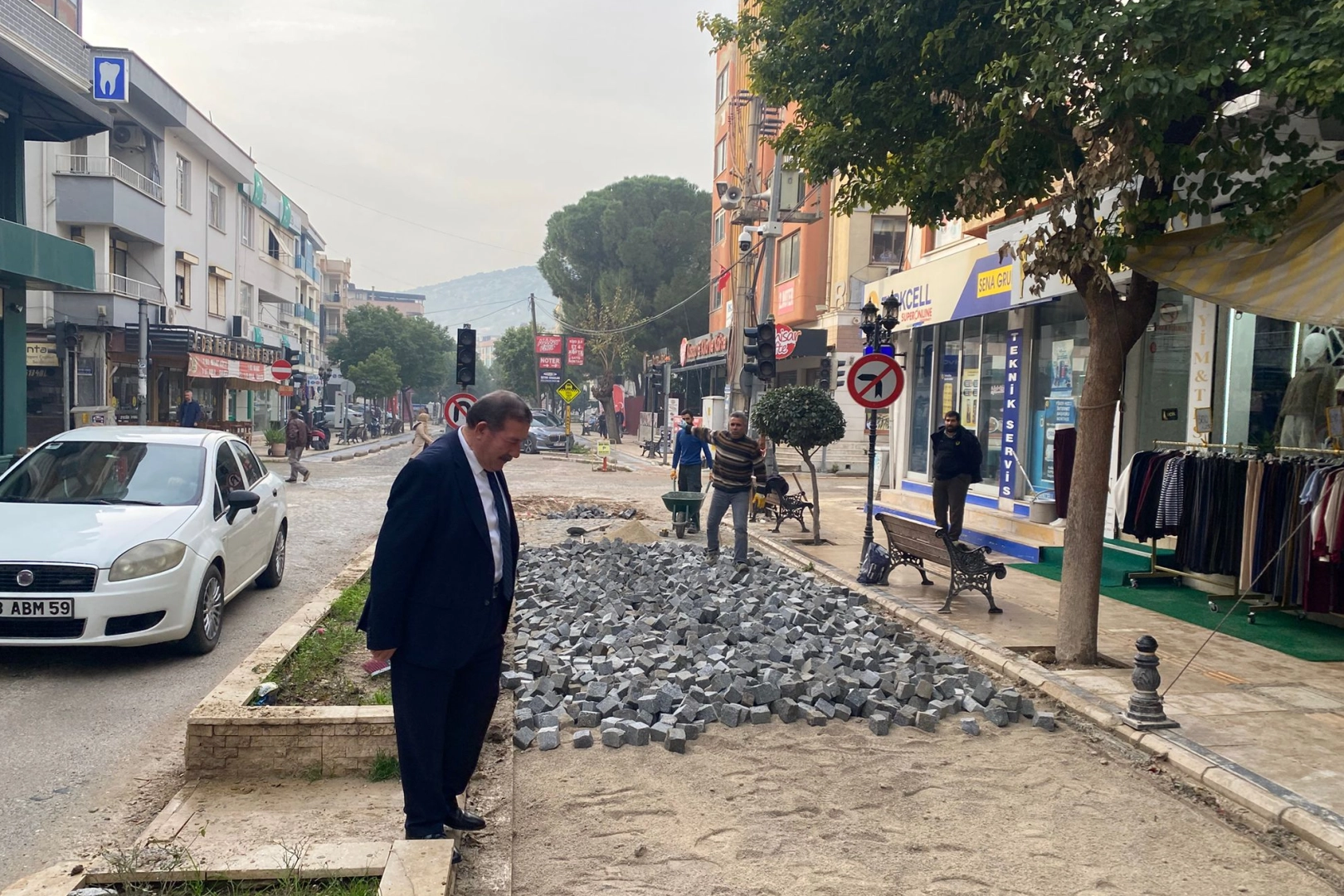 Muğla’da Milas Belediyesi, doğalgaz altyapı çalışmaları nedeniyle bozulan cadde ve