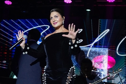 Türk müziğinin güçlü sesi Sibel Can, sömestir tatilinde Kıbrıs’ta tatil