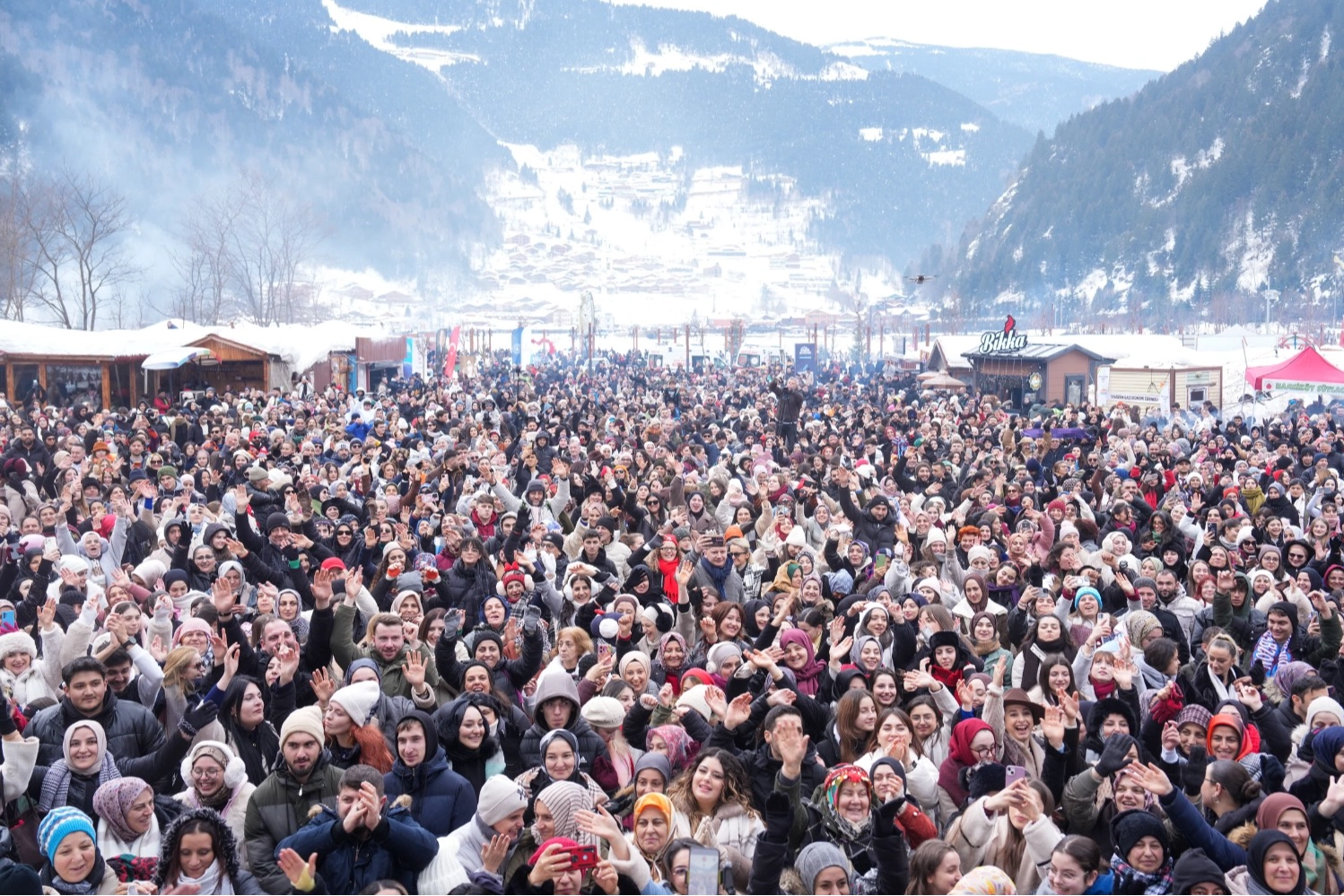 Trabzon Büyükşehir Belediyesi öncülüğünde gerçekleştirilen Uzungöl Kış Festivali, üçüncü gününde
